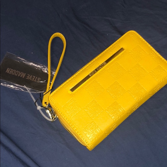 Steve Madden Handbags - Wristlet